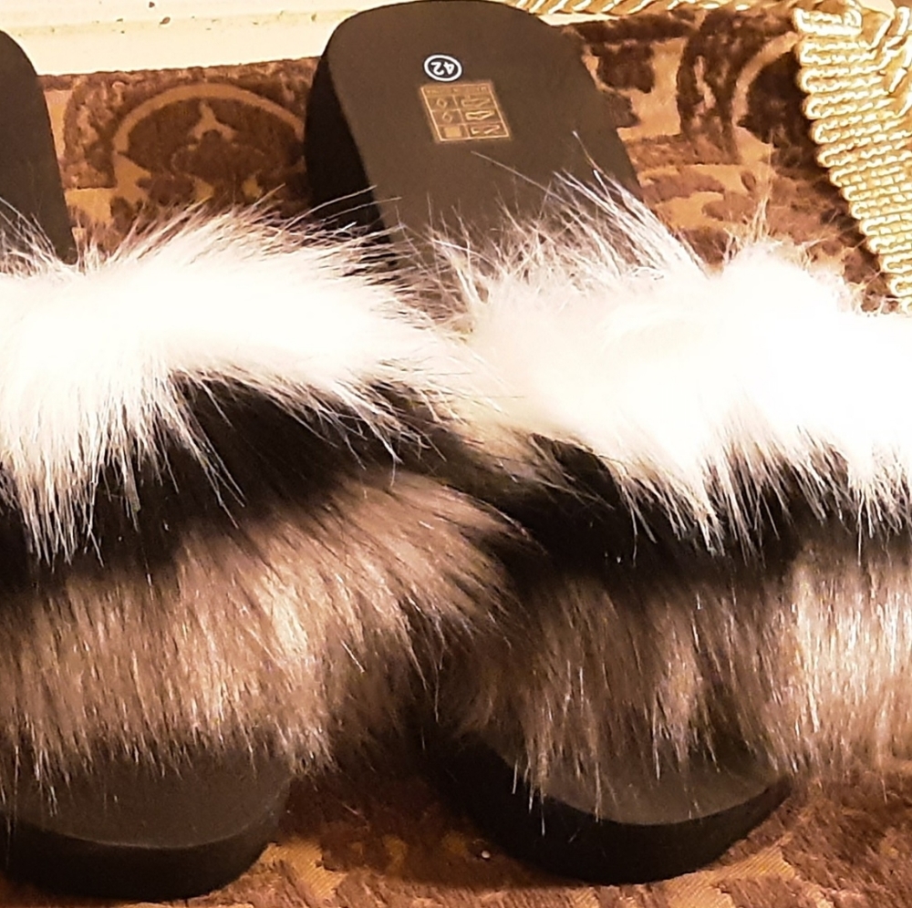 Multi color fuzzy slides